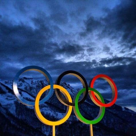 Olympic Track And Field, Taekwondo Girl, Track Pictures, Football Trophies, January Bullet Journal, Broken Screen Wallpaper, Olympic Rings, Track And Field Athlete, Paralympic Games