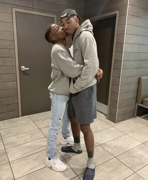 Black Mlm Couple, Gay Lovers Pics Aesthetic, Lovers Pics, Black Dude, Gay Aesthetic, Black Love Couples, Black Couples Goals, Couple Dancing, Gay Love