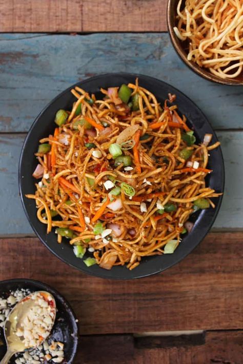 Chinese Bhel Recipe Indian Chinese Food, Chinese Bhel, Rajma Masala Recipe, Bhel Recipe, Crispy Noodles, Fast Cooking, Pakora Recipes, Food Education, Crunchy Salad