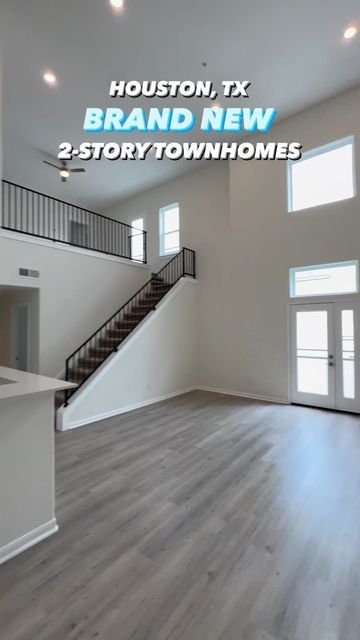 Houston Apartments For Rent, Houston Townhouse, Houses In Houston Texas, Fancy Apartment, Spa Inspired Bathrooms, Loft Ceiling, Houston Apartment, Apt Decor, Apartment Checklist