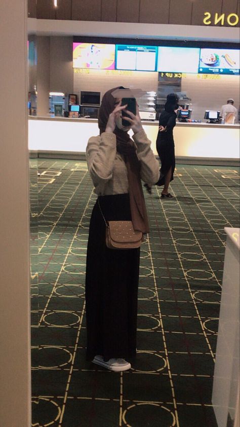 Ootd Poses, Hijab Aesthetic, Casual Hijab Outfit, Casual Hijab, Style Hijab, Muslim Fashion Outfits, Hijab Fashion Inspiration, Outfit Hijab, Ootd Hijab