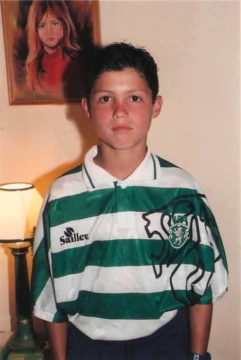 Ronaldo Childhood Photos, Ronaldo Childhood, Young Ronaldo Wallpaper, Young Ronaldo, Ronaldo Wallpaper, Childhood Photos, Without Borders, Cristiano Ronaldo, Ronaldo