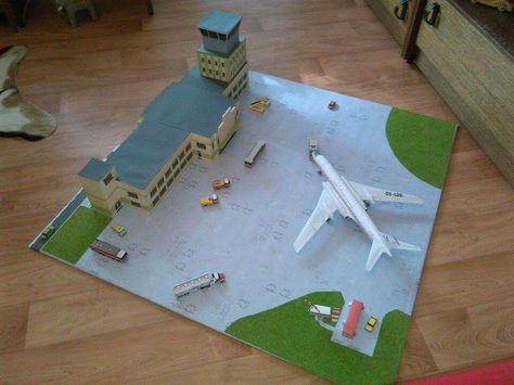 Pilots Birthday, Paper Airplane Models, Theme Poster, Airplane Crafts, Turkey Disguise, Bike Drawing, Passenger Aircraft, Science Projects For Kids, Card Model