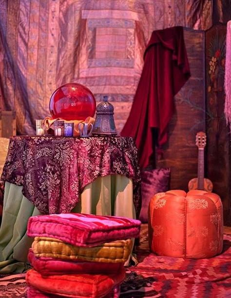 Fortune Teller Aesthetic Room, Tarot Themed Room, Tarot Room Decor, Fortune Teller Room, Fortune Teller Tent, Fortune Teller Aesthetic, Tarot Room, Night Circus, Season Of The Witch