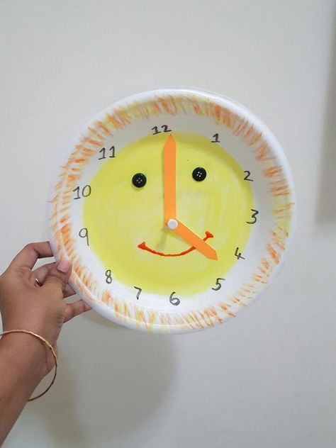 Paper plate clock Paper Plate Clock Craft, Clock Kindergarten, Paper Plate Clock, Tutoring Activities, Clock Craft, Craft Wall, Future Teacher, Clock For Kids, Wall Art Crafts