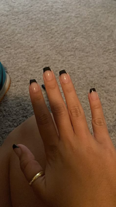 Halloween French Tip Nails Coffin, Shalack Nails Ideas, Black Nails Short Acrylic, Simple Nails For Hoco, Halloween French Tip Nails Short, Short Basic Nails Acrylic, Simple Nail Ideas To Do At Home, Preppy Nails Halloween, Simple Short Acrylics