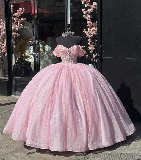 Pink Sweet 16 Dress, Ball Gown Quinceanera Dresses, Quinceanera Pink, Quinceanera Themes Dresses, Pink Sweet 16, Pink Princess Dress, Pink Quince, Quinceñera Dresses, Quinceanera Dresses Pink