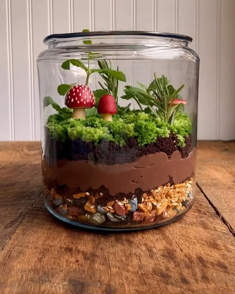 Nature Themed Desserts, Mushroom Birthday Party Decor, Terrarium Cupcakes, Terrarium Dessert, Dessert Trends 2023, Mushroom Party Ideas, Nature Themed Cake, Dessert Terrarium, Nature Birthday Cake