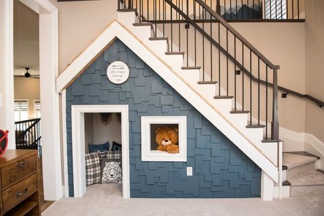 Stair Playhouse, Dog House Under Stairs, House Under Stairs, Under Stairs Playhouse, Under Stairs Playroom, Under Stairs Dog House, Room Under Stairs, Stair Nook, تحت الدرج