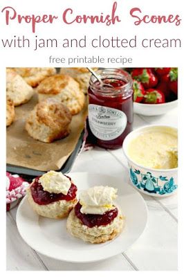 Scones Cream And Jam, Cream Tea Scones, Cornish Recipes, Cornish Cream Tea, Baked Scones, Scones And Jam, British Scones, Baking Scones, English Scones