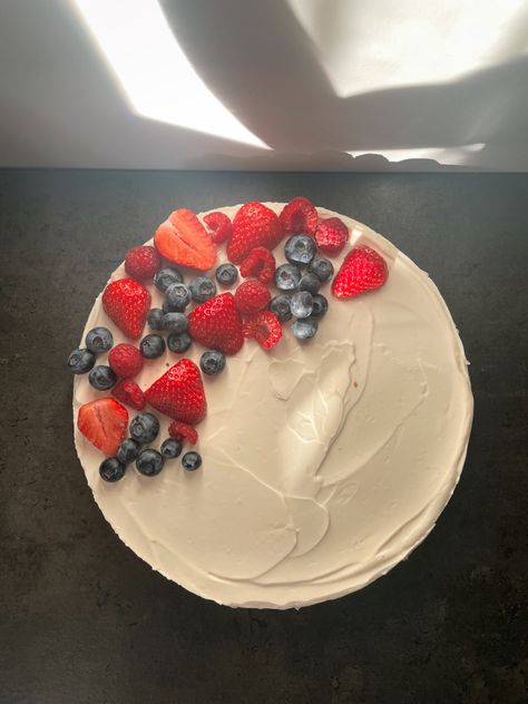 #aesthetic #cheesecake #redfruit #fruit #blueberry #strawberry Blueberry Gender Reveal Cake, Aesthetic Cheesecake, Fruit Blueberry, Heart Cakes, 13th Birthday Parties, Strawberry Blueberry, Gender Reveal Cake, Blueberry Cake, Red Fruit