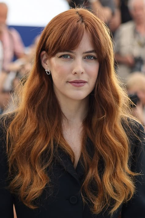 Riley Keough Hair, Redhead Makeup, Red Hair Inspo, Riley Keough, Beautiful Haircuts, Ginger Hair Color, Cool Short Hairstyles, Daisy Jones, Beautiful Red Hair