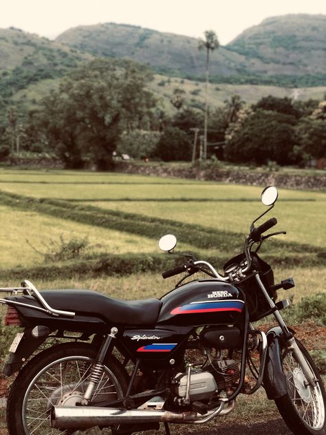 Hero honda Splendor 1997 model #bike #nature #kerala #india #happiness #life #photography #good #pinterest #trending #fashion #vintage #instagr Hero Honda Splendor, Honda Bikes India, Hero Honda Bikes, Splendor Bike, Vintage Splendor, Hero Honda, Bike India, Aesthetic Bike, Car Shoot