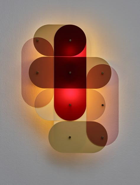 Each Wall Light layer presents a different transparency, colour and shape. Wall Lighting Art, Plexiglass Wall Art, Plexiglass Ideas, Diy Wall Light, Plexiglass Art, Colored Plexiglass, Plexiglass Lamp, Minimalist Pendant Light, Plexiglass Wall