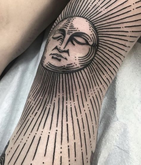 Sun And Moon Tattoo Men Design, Grid Tattoo Design, Circular Cover Up Tattoo, Sunburst Elbow Tattoo, Lighting Leg Tattoo, Elbow Cap Tattoo, Elbow Cuff Tattoo, Tattoo Sexuality Man, Sun Beams Tattoo