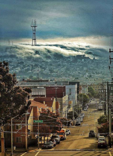 Fog rolling over Twin Peaks with a view of the primary transmission tower for TV etc Sutro Tower, Usa San Francisco, Sweet California, City Pics, San Francisco Photos, California History, San Francisco City, California Dreamin', San Fran