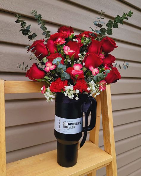 Stanley arrangement 🥀 #stanleyarrangement #redroses #eucalyptus #rosearrangement #stanleytumbler Stanley Floral Arrangement, Gift In A Mug Ideas, Stanley Flower Bouquet, Teacher Bouquet Ideas, Stanley Bouquet, Co Worker Birthday Gift Ideas, Stanley Gift Basket, Starbucks Flower Arrangement, Gift Arrangements Ideas