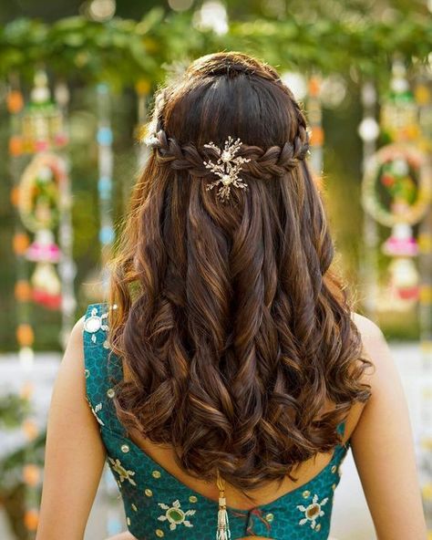 Reception Hairstyles, Hair Style On Saree, Hair Style Vedio, Engagement Hairstyles, Traditional Hairstyle, Bridal Hair Buns, Indian Wedding Hairstyles, 2024 Prom, Open Hairstyles