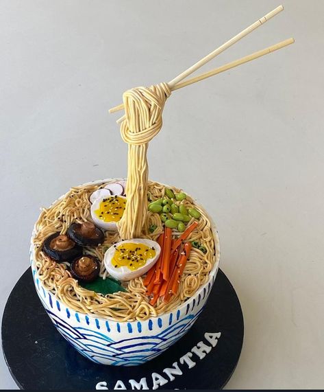 Noodle Cake Ideas, Ramen Noodle Cake Design, Ramen Bowl Cake, Foodie Cake Design, Unique Cake Pops, Sushi Cake Birthday, Ramen Cake, Cakes That Look Like Food, Sushi Cake