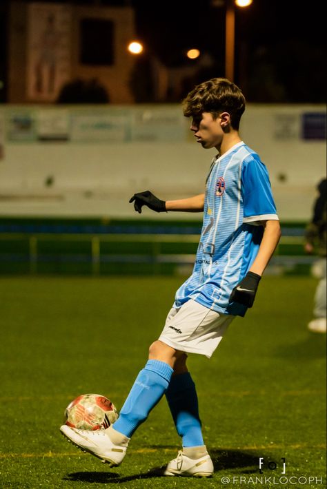 Football Guy Aesthetic, Soccer Guys Aesthetic, Zach Aesthetic, Football Aesthetics, Soccer Outfit, Soccer Outfits, Cute White Guys, Soccer Guys, Aesthetic Boys