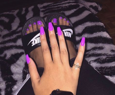 Neon Toe Nails Summer, Heaven Nails, Casket Nails, Nails And Toes, Purple Toes, Nail Laquer, Shiny Nails Designs, Nail Designs Ideas, Cnd Nails