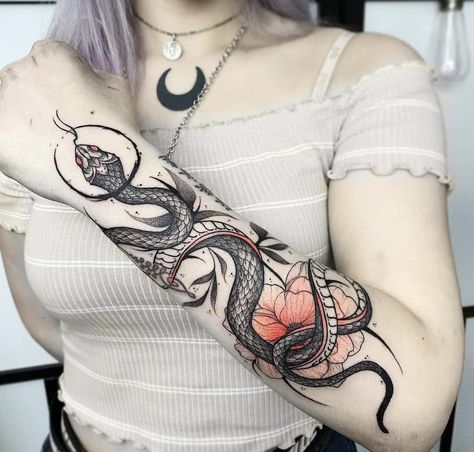 Tattoo Snake, Snake Tattoo Design, Muster Tattoos, Creepy Tattoos, Tatuaje A Color, Tattoo Style Drawings, Snake Tattoo, Elegant Tattoos, Dope Tattoos