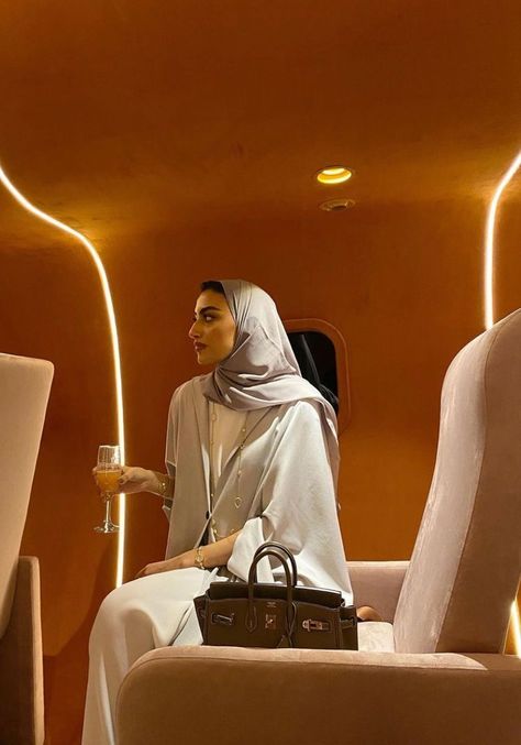 Abaya Fashion Dubai, Luxury Lifestyle Fashion, Rich Girl Aesthetic, Hijabi Aesthetic, Hijabi Style, Instagram Inspiration Posts, Rich Lifestyle, Luxury Lifestyle Dreams, Luxe Life