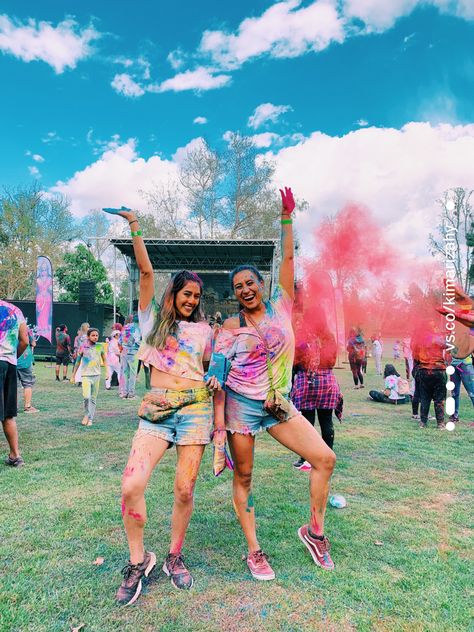 Holi Festival Outfit, Holi Dress, Holi Outfits, Happy Holi Video, Holi Hai, Holi Color, Festival Friends, Holi Festival Of Colours, Holi Photo