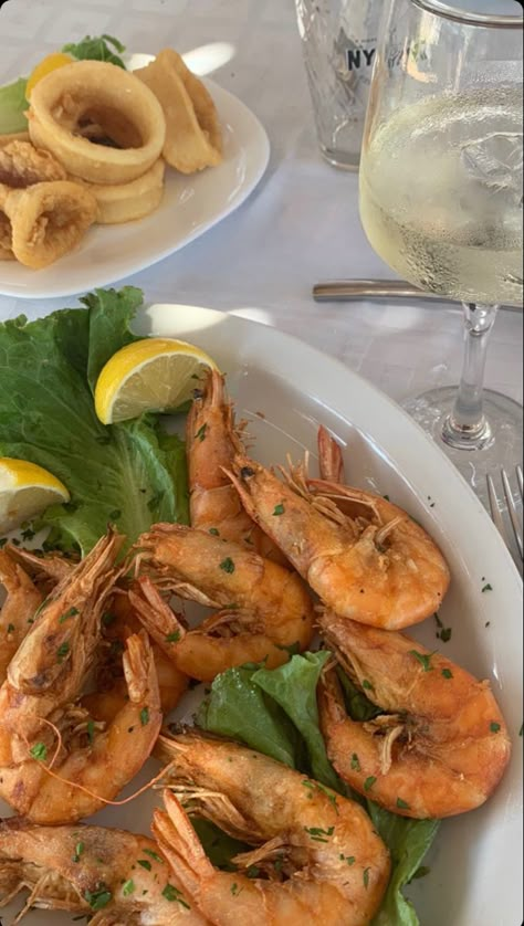 Beach Lunch Aesthetic, Greece Aesthetics Food, Amaryllis Aesthetic, Seafood Aesthetic, Greek Lunch, Mermaid Bar, Dinner Date Aesthetic, Disney Prom, Catskills Ny