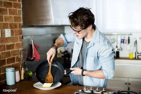 Caucasian man cooking in the kitchen | premium image by rawpixel.com Cooking Reference, Cooking In The Kitchen, Cooking Photography, Man Cooking, Cold Remedies, Yummy Lunches, Shabby Chic Kitchen, First Apartment, Online Food