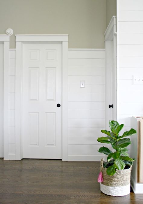 The various molding and trim looks you can add to your house with full tutorials. Includes shiplap, board and batten and wainscoting looks. Farmhouse Door Trim, Brick Fireplace Log Burner, Distress Wood, Faux Wall, White Shiplap Wall, Black Fireplace, Thrifty Decor Chick, Thrifty Diy, Shiplap Accent Wall