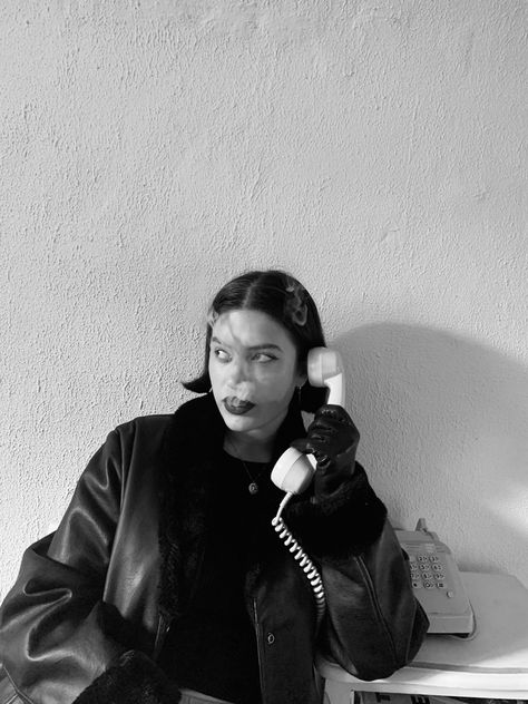 #photography #photoshoot #photoshootideas #photobooth #vintage #aesthetic #fashion Vogue Photoshoot Aesthetic, Photoshoot With Telephone, Landline Phone Aesthetic Photoshoot, Vintage Phone Photography, Retro Telephone Photoshoot, On The Phone Photoshoot, Girl Phone Call Aesthetic, Retro Phone Photoshoot, Vintage Telephone Photoshoot