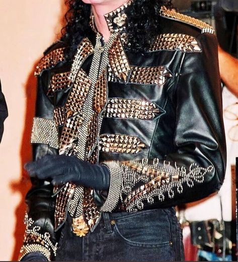 Michael Jackson 1990, Mj Outfits, Michael Jackson Style, Michael Jackson Outfits, Michael Jackson Jacket, Michael Jackson Dangerous, Prince Clothes, Photos Of Michael Jackson, Michael Jackson Thriller