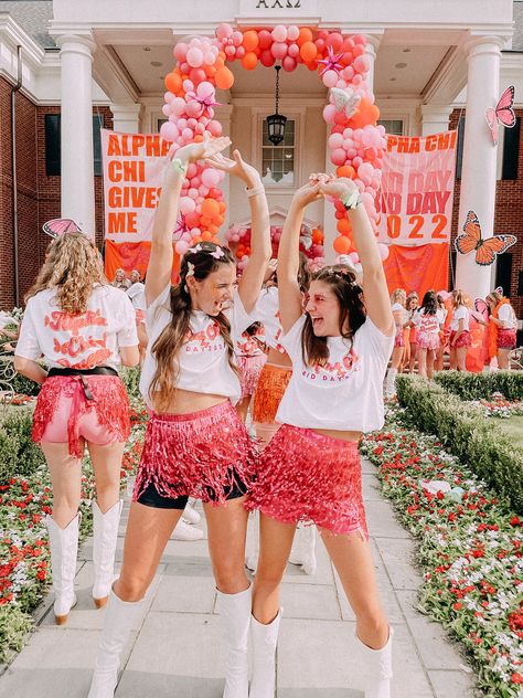 Sorority Party Aesthetic, Sorority Work Week Pictures, Bid Day Picture Ideas, Sorority Picture Ideas, Sorority Work Week Poses, Sorority Recruitment Photoshoot, Sorority Poses Photo Shoots, Sorority Pics, Bid Day Pictures