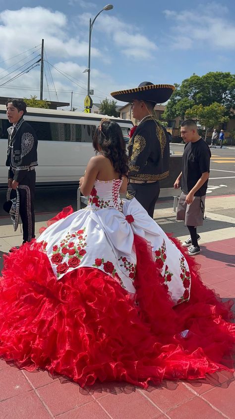 15 Dresses Quinceanera Charro, Quince Dresses Mexican Theme, Mexican Quince Dress, Charo Quince Dresses, Red Quince Photoshoot, Red And White Charro Quinceanera Theme, Chorro Quince Dresses, Red And White Mexican Quince Dress, Quinceanera Charro Theme