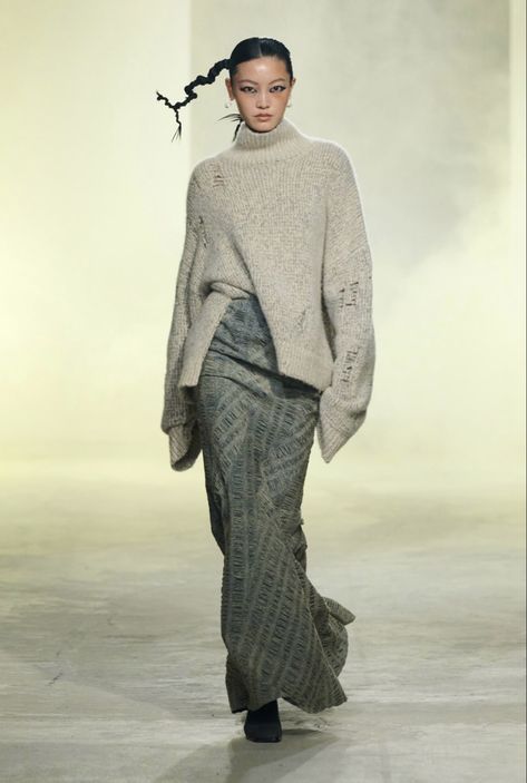 Shanghai Fashion Week, Runway Magazine, Shanghai Fashion, Fall 2024 Fashion, Bodysuit And Skirt, Fashion Walk, Runway Shoes, Runway Makeup, Famous Designers