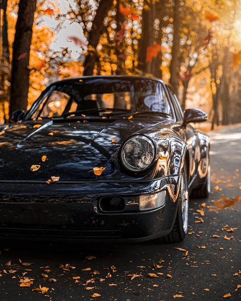 PORSCHE 911 TURBO Fall Car Photoshoot, Car And Owner Photography, Car Photography Angles, Car Photography Ideas Angles, Cars Perspective, Retro Car Photoshoot, Car Photography Aesthetic, Photoshoot Ideas Car, Car Photography Ideas