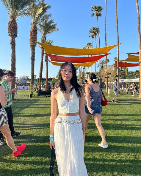 Evelyn 현정 Ha (@hjevelyn) • Instagram photos and videos Modest Coachella Outfit, Evelyn Ha, Coachella Outfit, Rave Outfits, Instagram Profile, Festival, Instagram Photos, Photo And Video, Instagram Photo