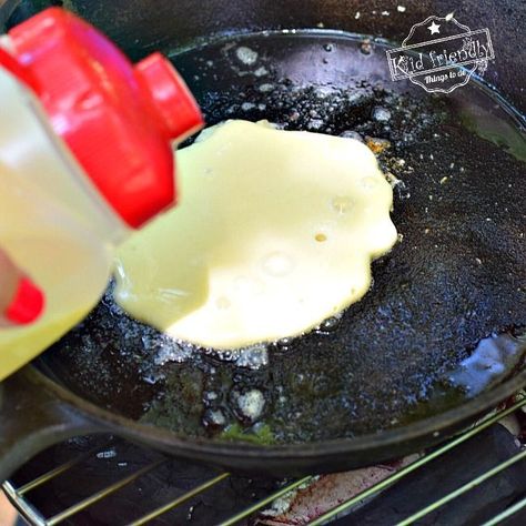 This Make Ahead Pancake Recipe for Camping is the best! Save more time for making memories with this premake pancake dry mix. Just add water and egg. #premakepancakebatter #makeaheadpancakerecipe #campingpancakerecipe #campingpancakerecipewitheggs #homemadecampingpancakerecipe Camping Pancakes, Backyard Food, Best Camping Meals, Snacks Under 100 Calories, Slushie Recipe, Camping Breakfast, Healthy Sweet Snacks, How To Make Pancakes, Campfire Food