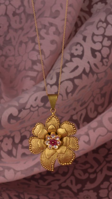 Floral pendant with gold petals and vibrant beads perched in the centre Gold Pendant Jewelry Simple, Sitahar Necklace Gold, Gold Chain Pendant Designs, Chain Pendant Designs Gold, Gold Pendant Designs For Women, Gold Pendant Jewelry Indian, Latest Gold Pendant Jewelry, Pendent Designs Gold, Polki Diamond Jewellery