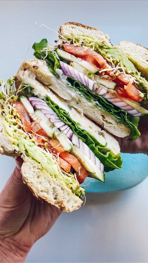 Bagel Veggie Sandwich, Bagel Sandwich Vegetarian, Vegan Bagel Sandwich, Healthy Bagel Sandwich, Veggie Bagel, Sprout Sandwich, Healthy Bagel, 2024 Meals, Vegan Bagel