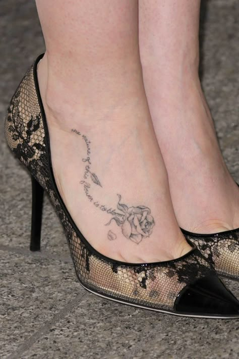 Lily Collins tattoo. I love this. I would like something similar but with a different flower; maybe a daisy or a poppy Tiny Tattoos For Women, Tattoo Foot, Foot Tattoos For Women, Small Girl Tattoos, 1 Tattoo, Tattoo Feminina, Foot Tattoo, Ankle Tattoo, Skull Tattoos