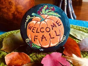 <p>*Each Rockn’ art piece is hand-painted</p><p>*Materials: Slate, Acrylic paint and matte spray finish</p><p>*4 inches in diame Fall Rocks Painting, Pumpkins Painted On Rocks, Rock Pumpkin Painting, Thanksgiving Rocks Painted Ideas Simple, Painted Slate Ideas, Cottage Rock Painting, Painted Rocks For Fall, Inspirational Rock Painting Ideas Easy, Autumn Rock Painting Ideas