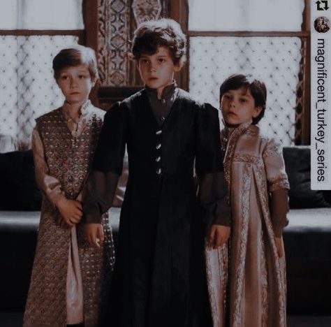 Medieval Royal Family Aesthetic, Royal Siblings Aesthetic, Child Soldier Aesthetic, Duncan Targaryen, Ambivert Aesthetic, Medieval Family, Powerless Fanart, Witchy Outfits, King Of Spades