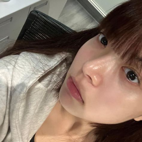 lesserafim eunchae selca icon ♡ #eunchae #lesserafim Eunchae Selca, Bare Face, Blue Flames, K Idols, Instagram Update, Kpop Idol, K Pop, Mini Albums, Girl Group