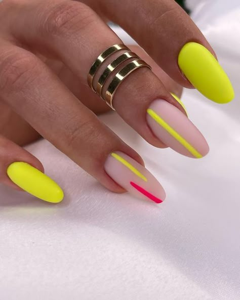 Neon Yellow Chrome Nails, Neon Yellow Nails Designs Summer, Vibey Nails, Nails For College, Neon Yellow Nails, Neon Nail Designs, Uk Nails, Yellow Nail Art, Yellow Nails Design