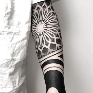 Dotwork Tattoo Mandala, Ornamental Tattoo, Geometric Mandala Tattoo, Geometric Sleeve Tattoo, Geometry Tattoo, Elbow Tattoos, Mandala Tattoo Design, Muster Tattoos, Forearm Tattoo Men