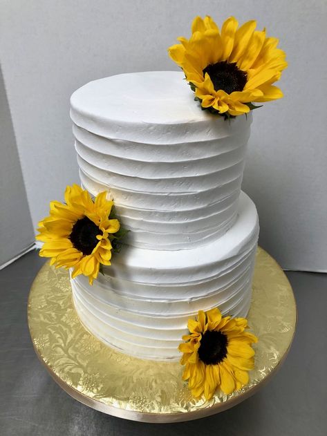 Simple Sunflower Wedding Cake Simple Sunflower Wedding, Simple Sunflower, Sunflower Wedding Cake, Simple Wedding Cake, Fashion Cakes, Sunflower Wedding, Anniversary Cake, Cake Inspiration, Chic Wedding