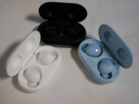 Galaxy Buds Aesthetic, Fone Apple, Samsung Aesthetic, Whatsapp Tricks, Capas Samsung, Cute Headphones, Fairy Shoes, Samsung Galaxy Buds, Fitness Armband