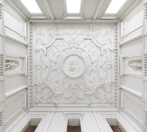 Marble Ceiling, Gray Interior Design, Ceiling Options, English Country Houses, White Marble Floor, Stone Wall Art, Family Dining Rooms, Plaster Ceiling, Decorative Plaster